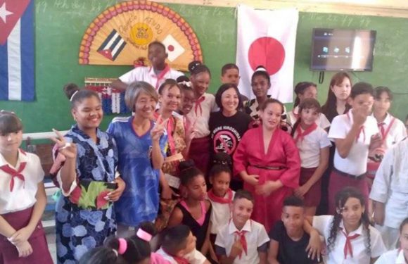 キューバで日本の心を学ぶ子どもたち−コロン訪問−